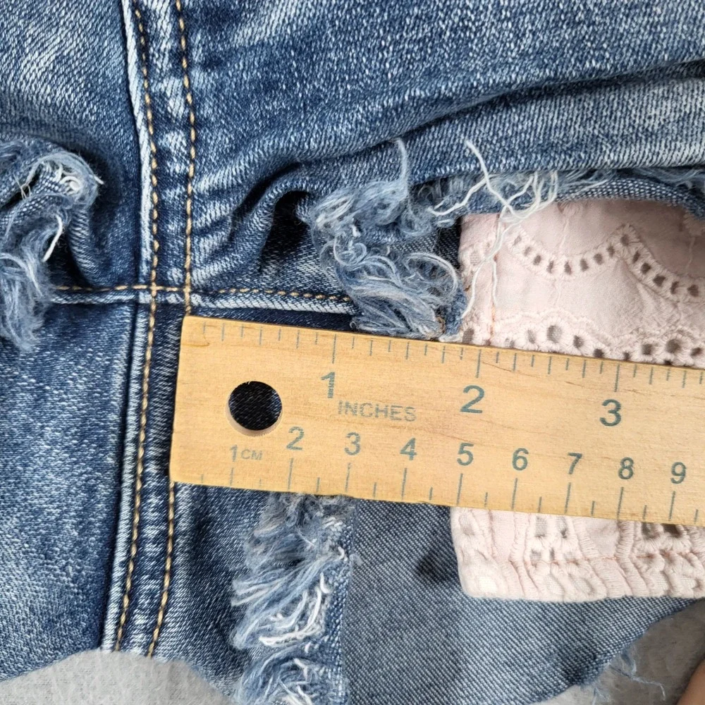 American Eagle Shorts Women's‎ 4 Pink Denim Distressed Lace Shortie Casual